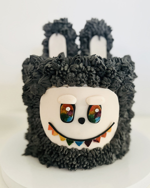 Tort w kształcie Labubu